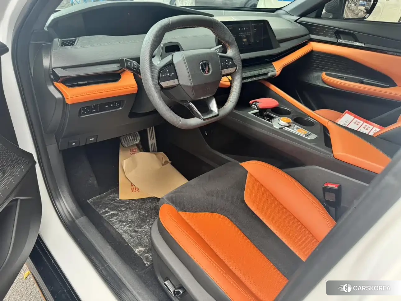 Chang'an UNI-V 2023 Белый из Китая, фото 2