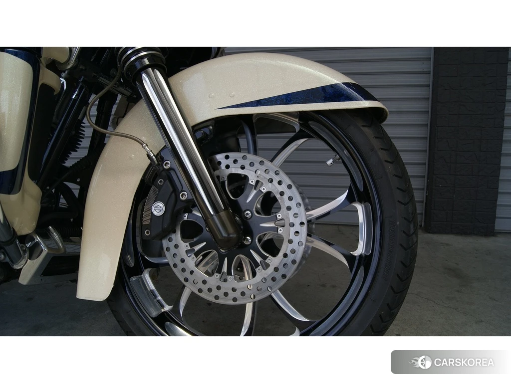 Проданный Harley-Davidson Road Glide FLTRX1580 2011 из Японии, фото 2