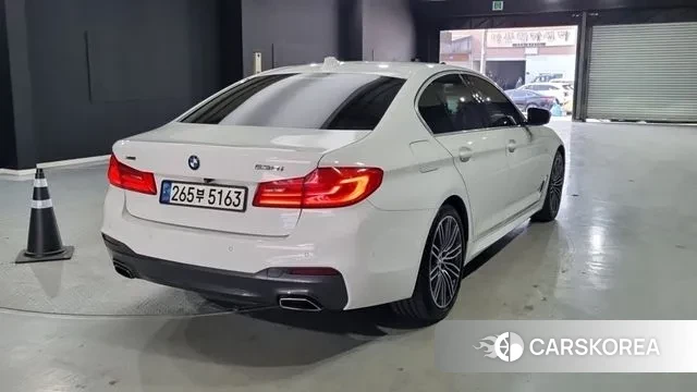 BMW 5 Series (G30) id 3329926 из Кореи 9