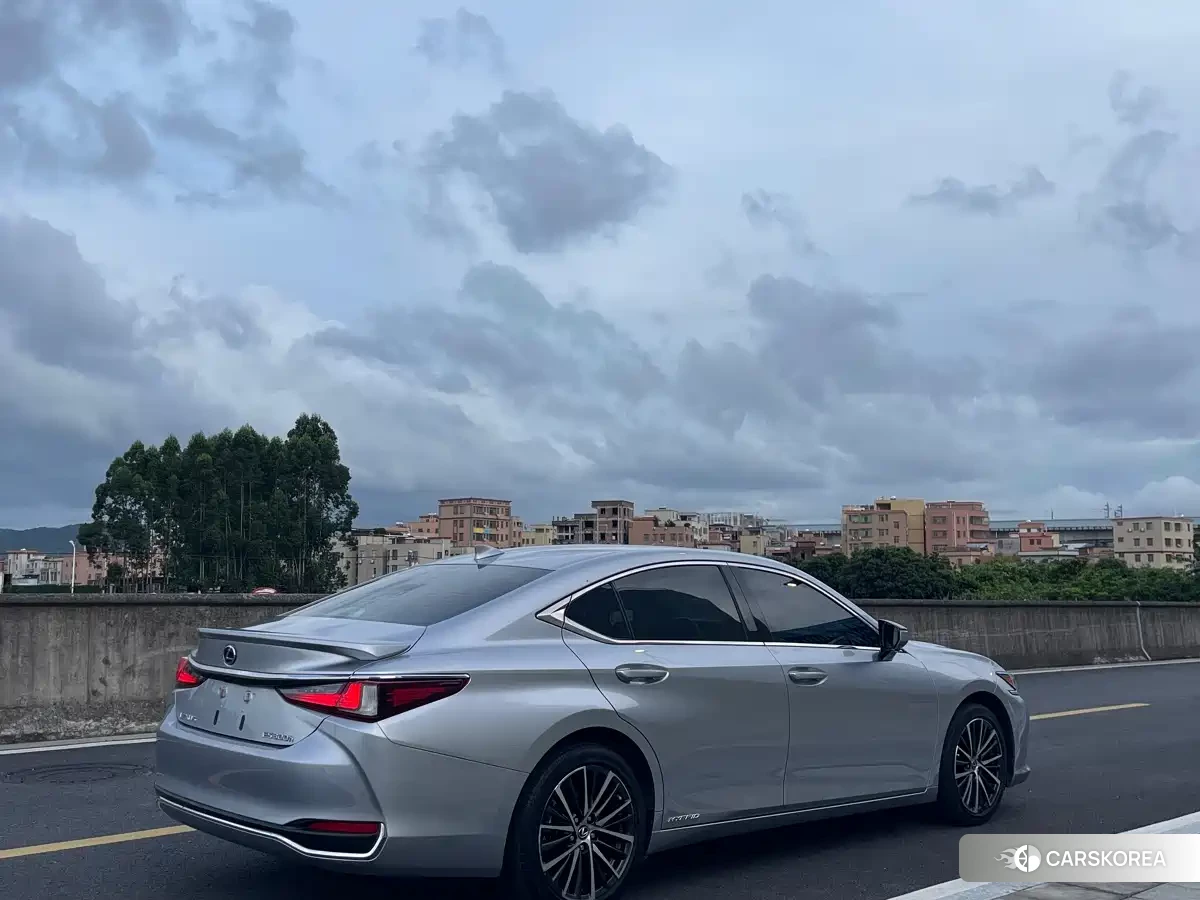 Lexus ES 2021 Silver/gray из Китая, фото 2