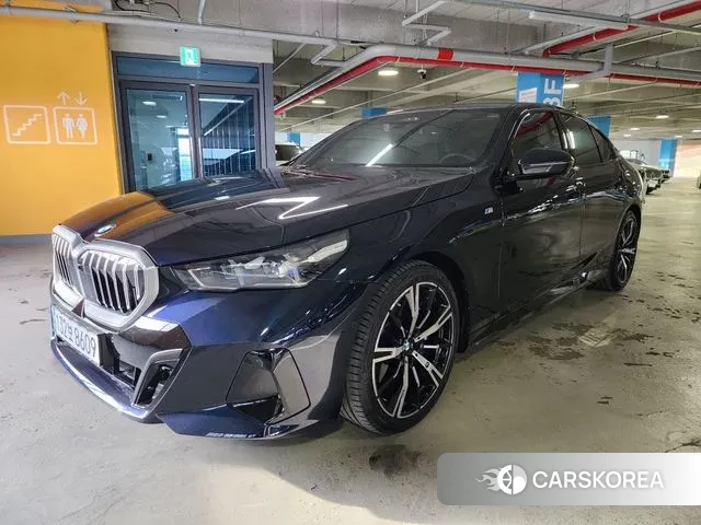 BMW 5 Series (G60) 2025 Черный из Кореи, фото 5