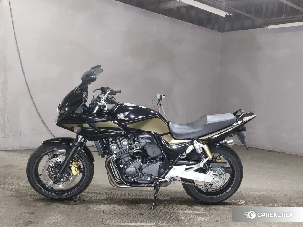 Проданный Honda CB400SF BOLDOR 2013 из Японии