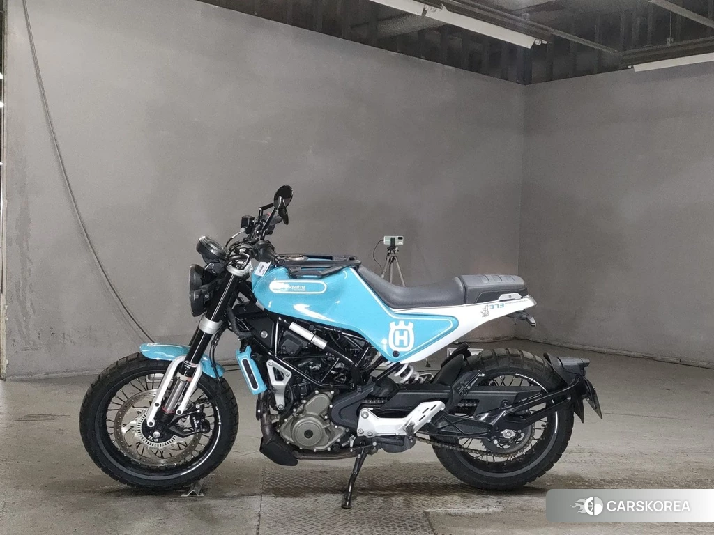 Проданный Husqvarna SVARTPILEN 401 2020 из Японии