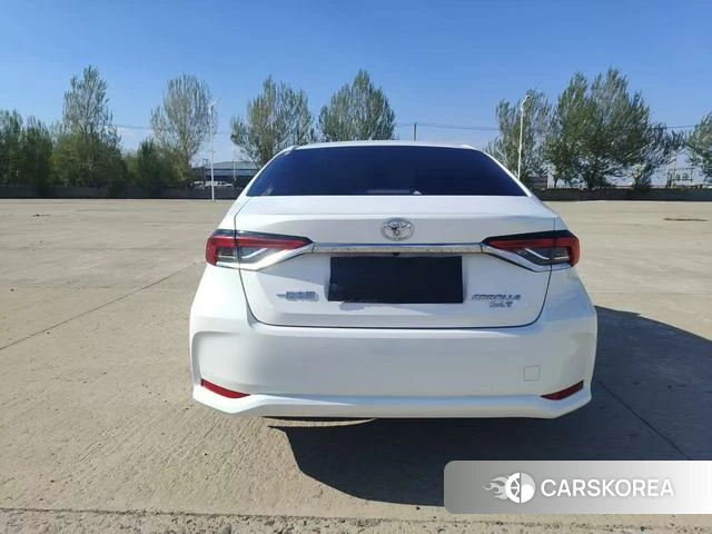 Toyota Corolla 2023 Белый из Китая, фото 3