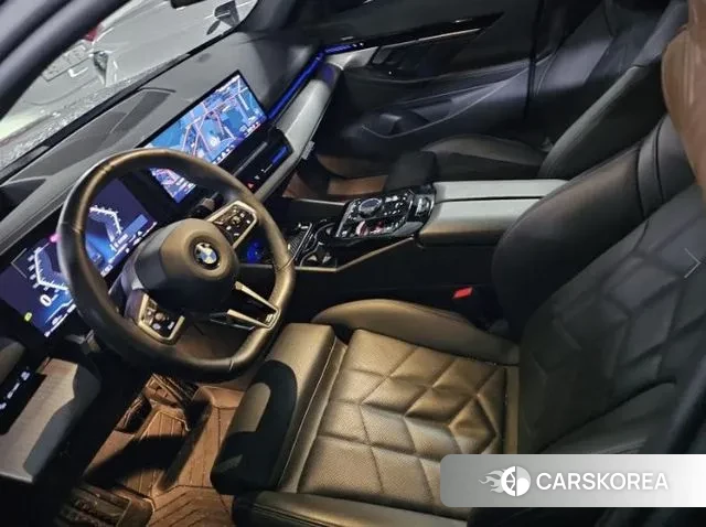 BMW 5 Series (G60) 2024 Черный из Кореи, фото 2