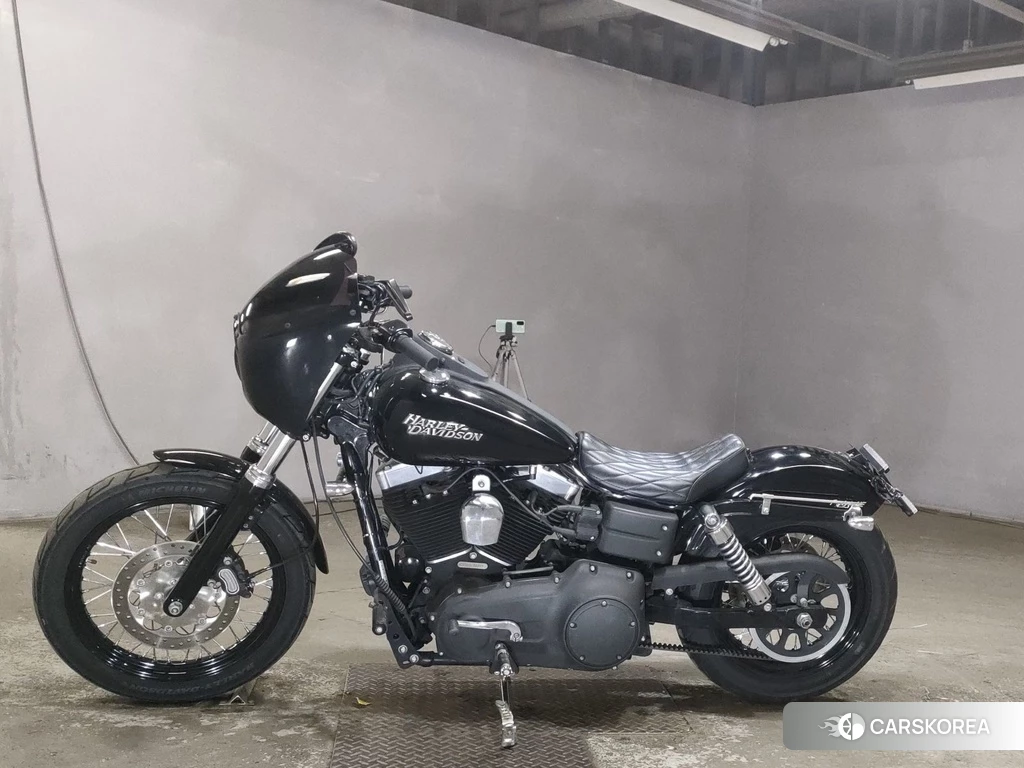 Проданный Harley-Davidson Dyna Street Bob FXDB1580 2011 из Японии, фото 2