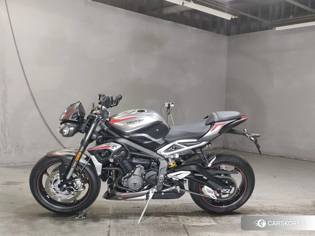 Проданный Triumph STREET TRIPLE 765 RS 2021 из Японии