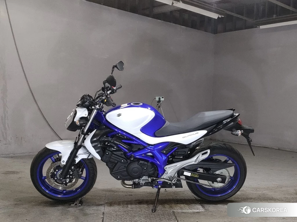 Проданный Suzuki GLADIUS 400 2013 из Японии, фото 2