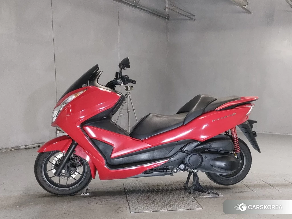 Проданный Honda FORZA 2013 из Японии