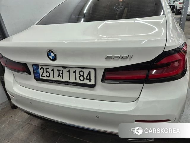 BMW 5 Series (G30) 2022 Белый из Кореи, фото 2