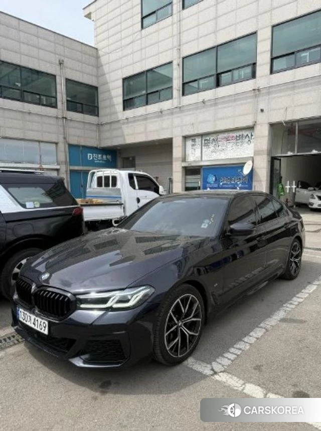 BMW 5 Series (G30) 2023 Черный из Кореи, фото 2