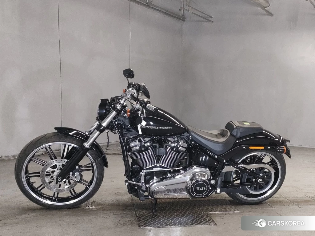 Проданный Harley-Davidson Softail Breakout FXBRS1868 2022 из Японии, фото 2