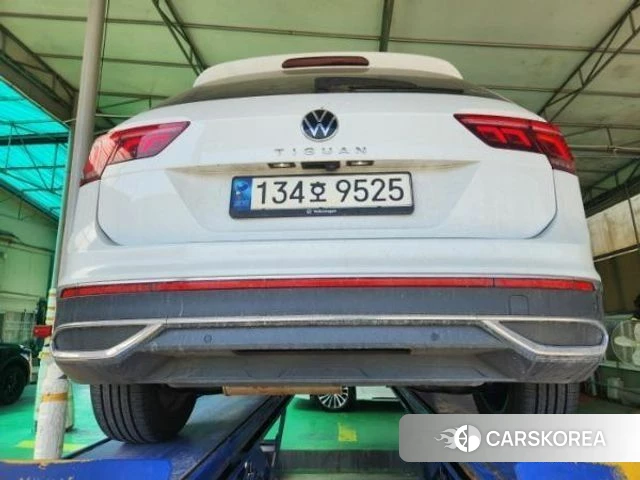 Volkswagen Tiguan second Generation 2023 Белый из Кореи, фото 2