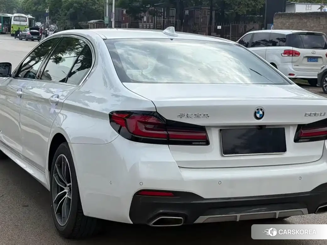 BMW 5 series 2022 Белый из Китая, фото 2
