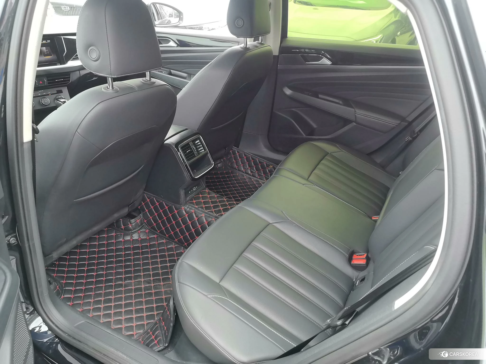 Volkswagen Passat 2023 Черный из Китая, фото 2