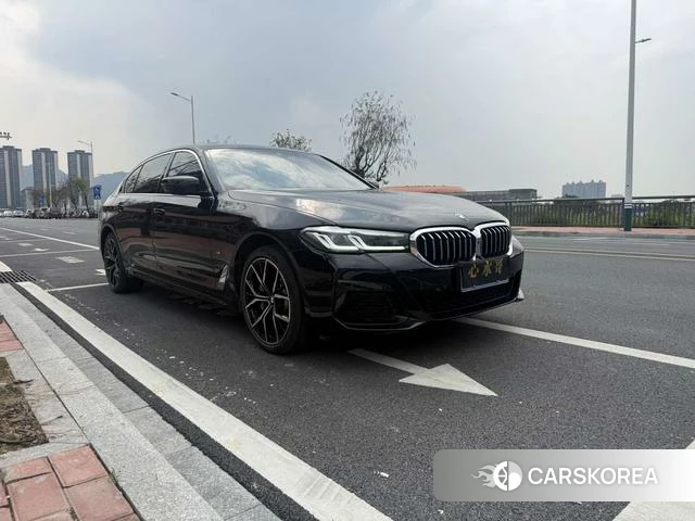 BMW 5 series 2023 Черный из Китая, фото 2