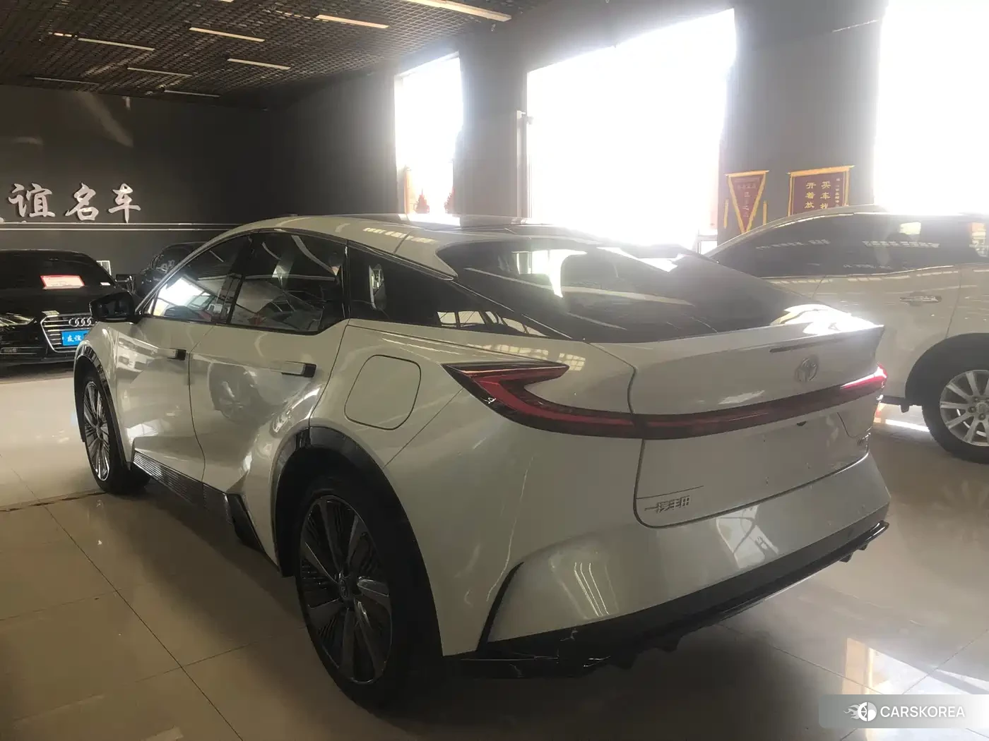Toyota bZ5 2026 Белый из Китая, фото 3