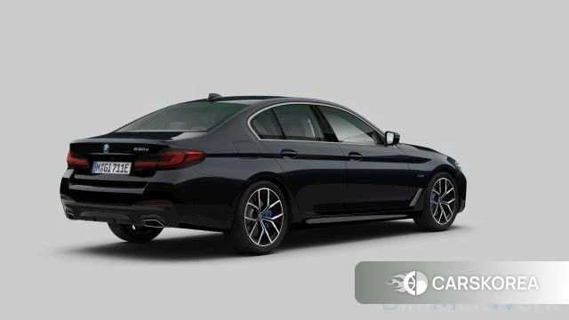 BMW 5 Series (G30) 2022 Черный из Кореи, фото 2