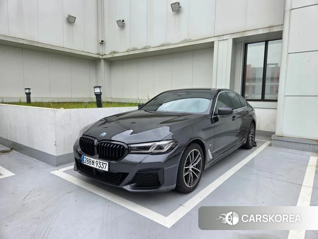 BMW 5 Series (G30) 2023 Серый из Кореи, фото 2
