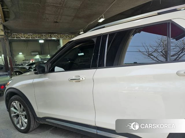 Ford Explorer 6th Generation 2022 Белый из Кореи, фото 2