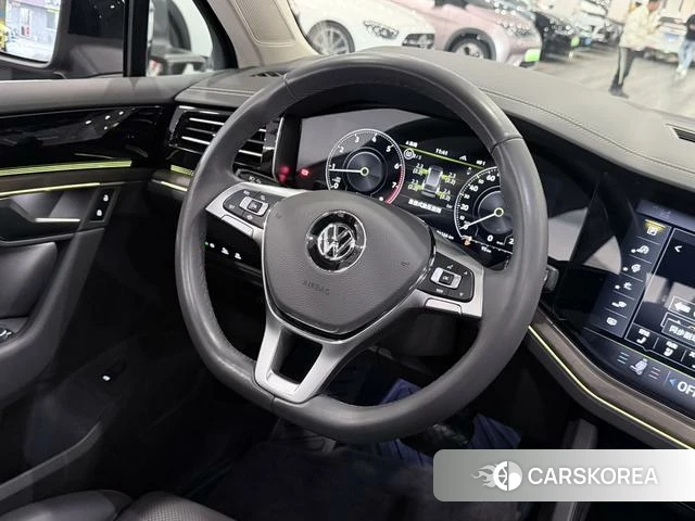 Volkswagen Touareg id 4209955 из Китая 12