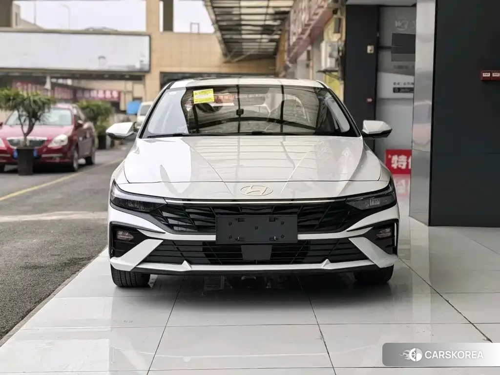 Hyundai Elantra 2026 Белый из Китая, фото 2