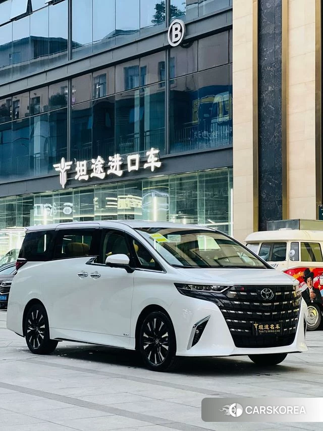 Toyota Elfa 2024 Белый из Китая, фото 3