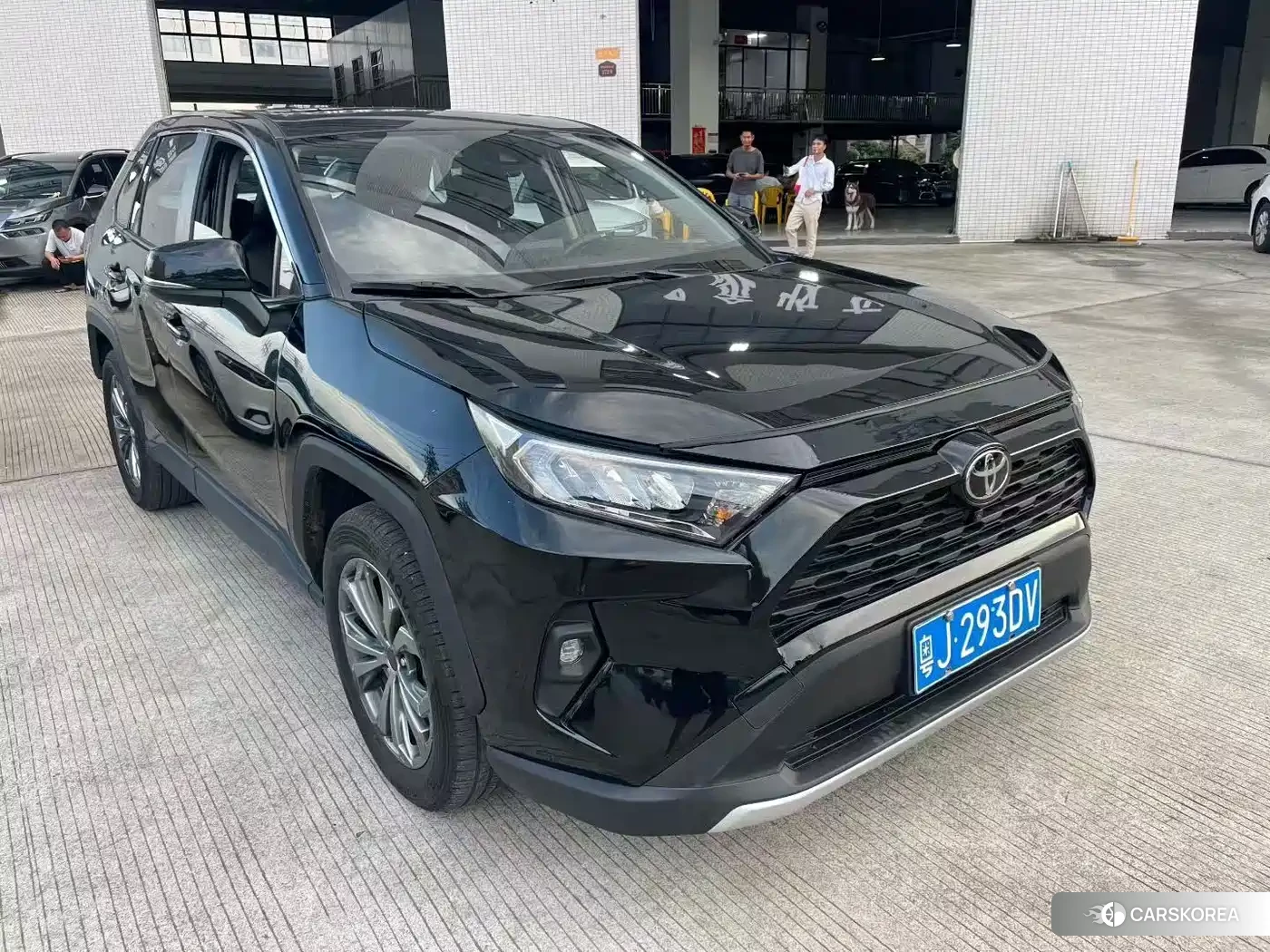 Toyota RAV4 2024 Черный из Китая, фото 2
