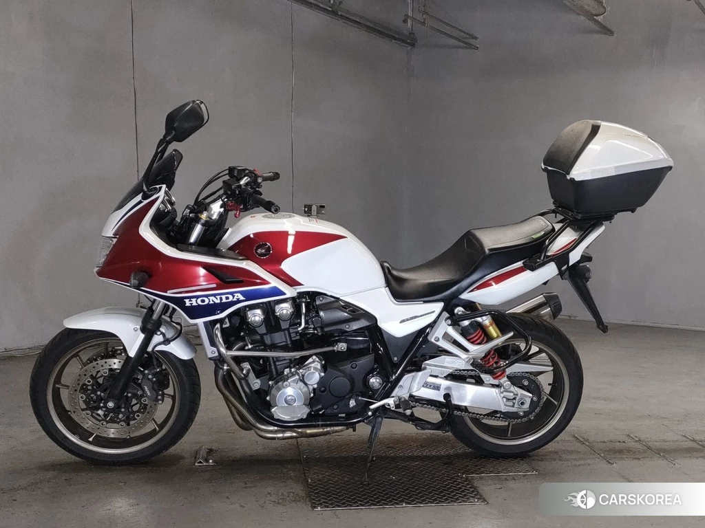 Проданный Honda CB1300SF BOLDOR 2015 из Японии, фото 2