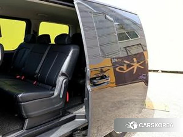 Hyundai Staria 2023 Черный из Кореи, фото 5