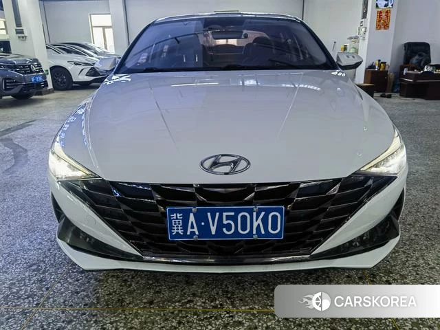 Hyundai Elantra 2023 Белый из Китая, фото 3