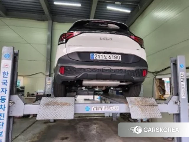 Kia Sportage 5th Generation Hybrid 2024 Белый из Кореи, фото 2