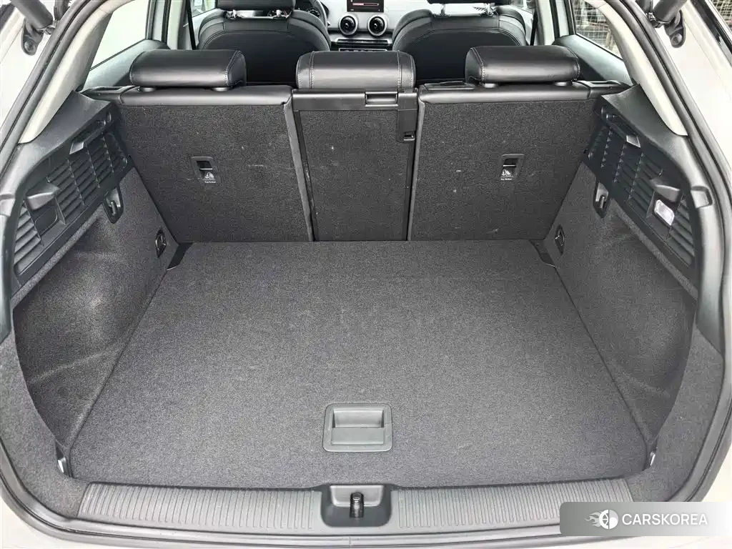 Audi Q2L 2024 Белый из Китая, фото 3