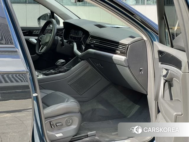 Volkswagen Touareg id 4259629 из Китая 12