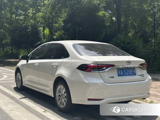 Toyota Corolla 2022 Белый из Китая, фото 2