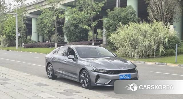 Kia K5 2021 Темно-серый из Китая, фото 3