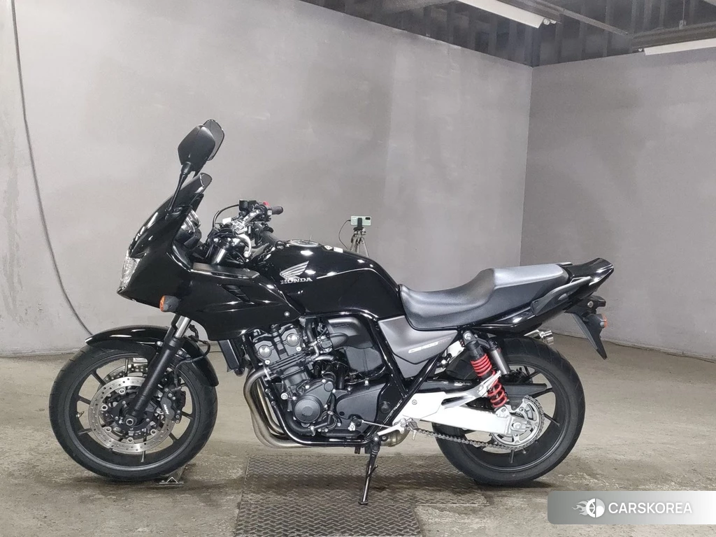 Проданный Honda CB400SF BOLDOR 2022 из Японии, фото 2