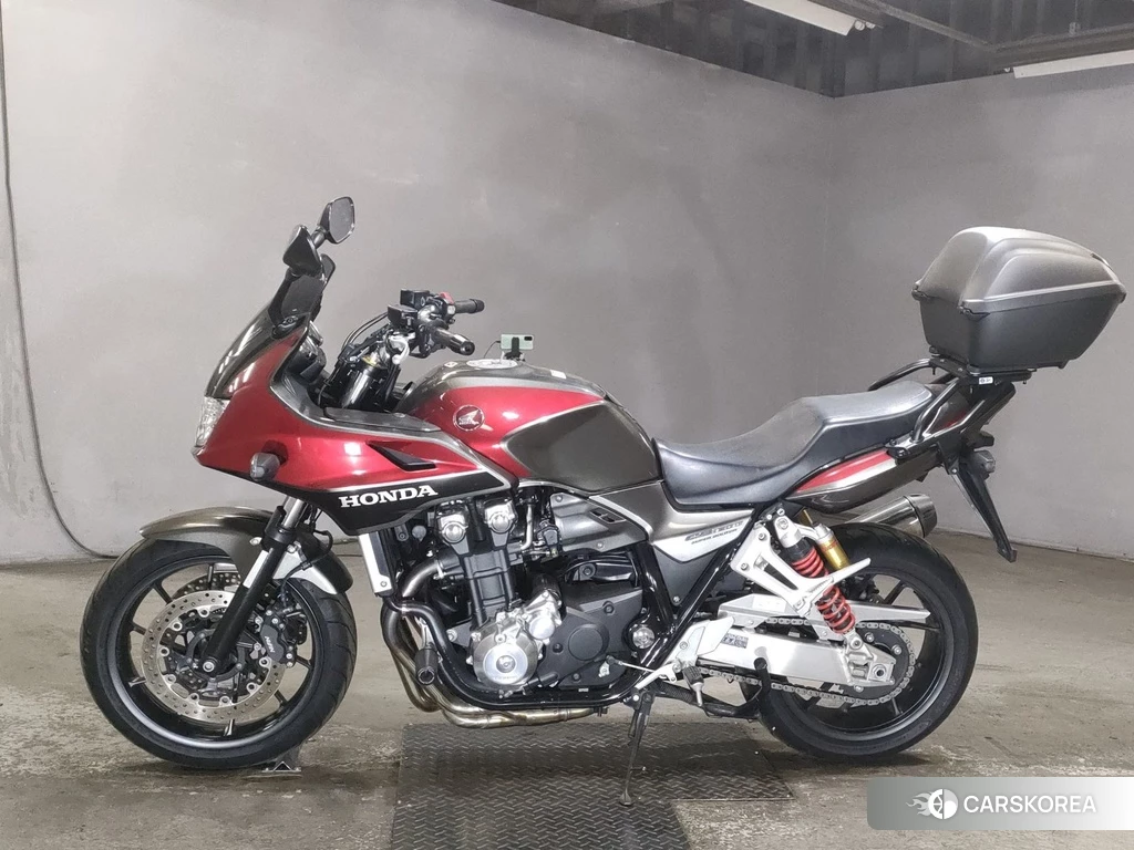 Проданный Honda CB1300SF BOLDOR 2016 из Японии, фото 2