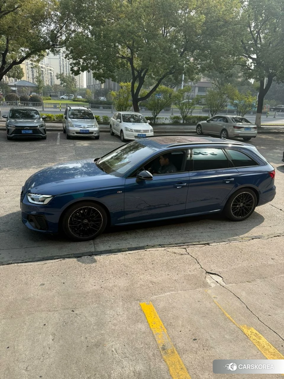 Audi A4L 2022 Синий из Китая, фото 2
