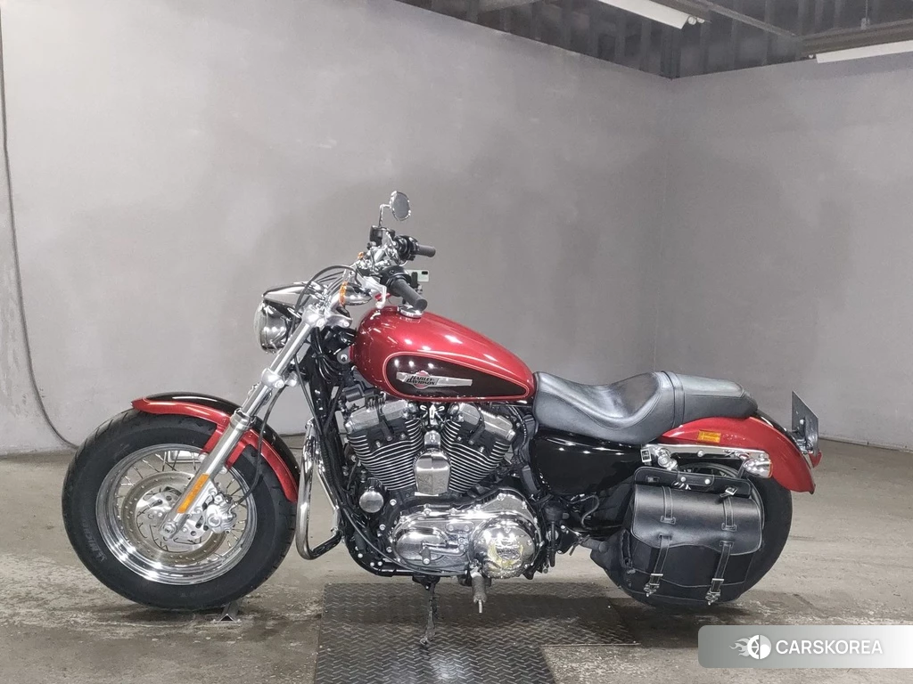 Проданный Harley-Davidson Sportster XL1200C 2012 из Японии, фото 2