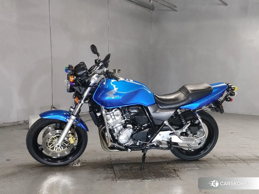 Проданный Honda CB400SF 2011 из Японии