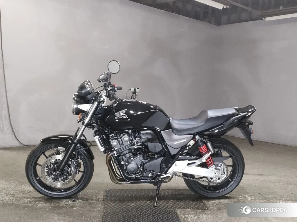 Проданный Honda CB400SF 2021 из Японии, фото 2