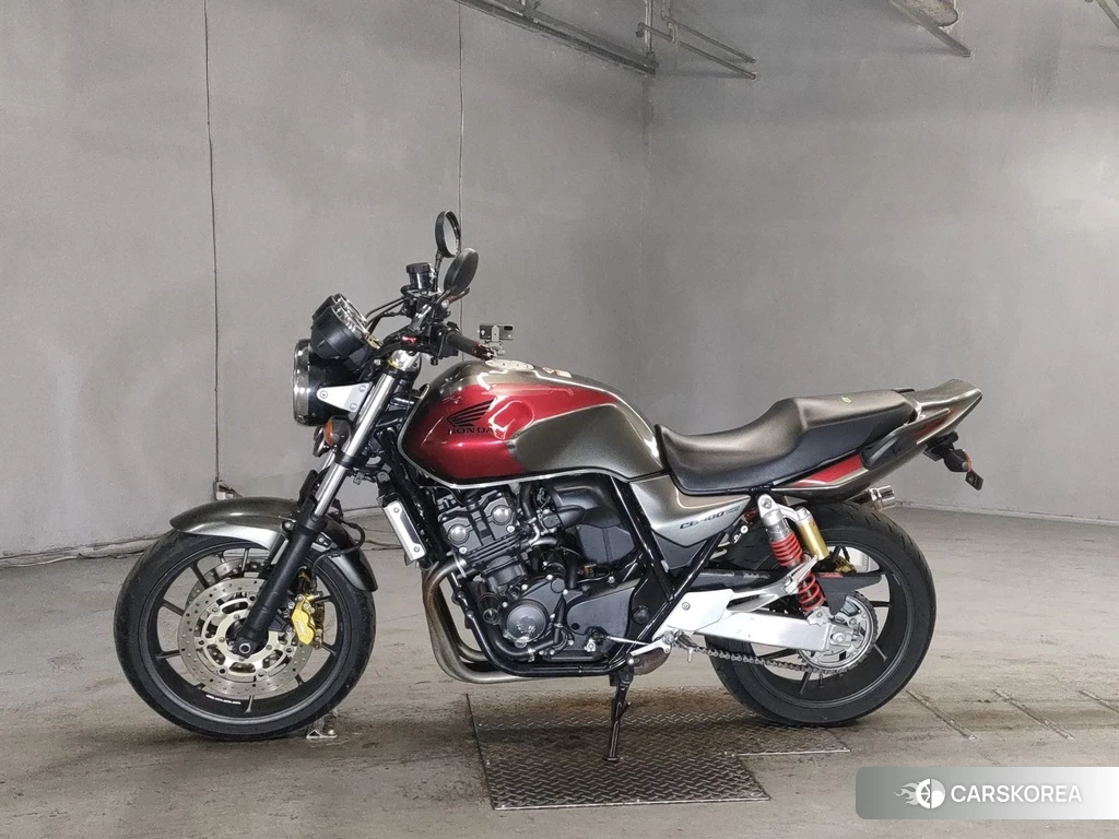 Проданный Honda CB400SF 2016 из Японии, фото 2
