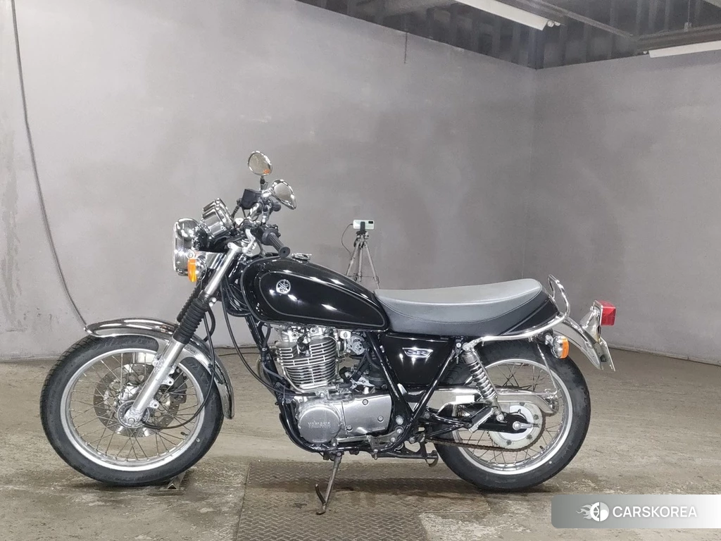 Проданный Yamaha SR 400 2016 из Японии, фото 2