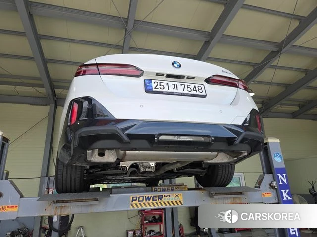 BMW 5 Series (G60) 2024 Белый из Кореи, фото 2