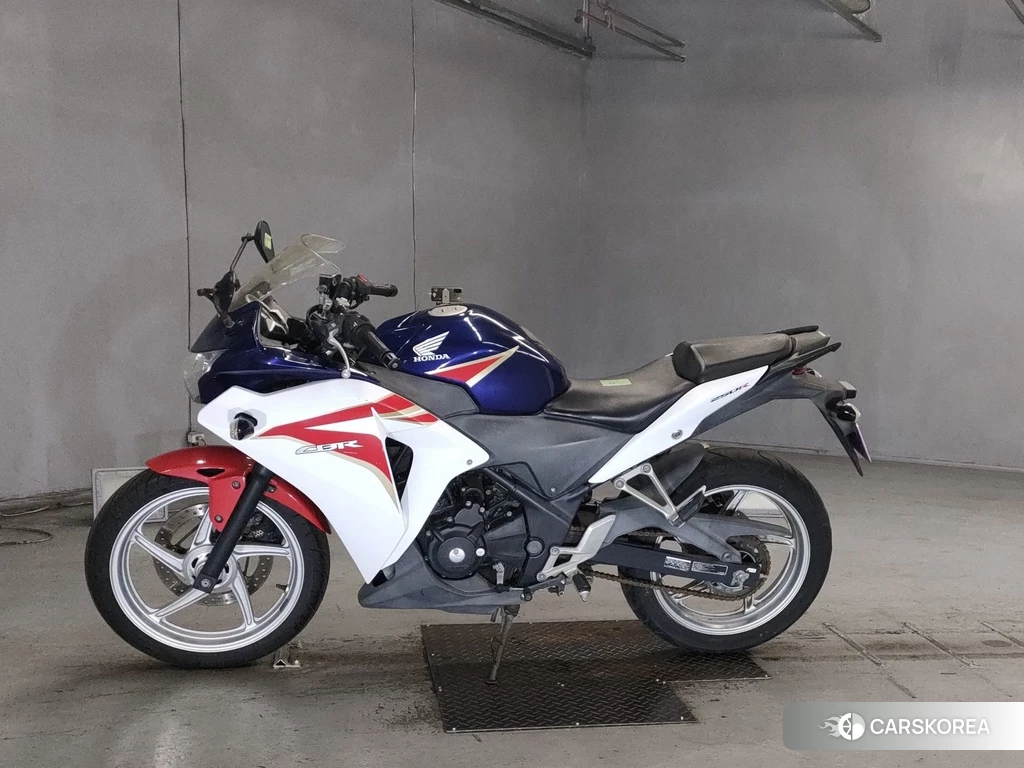 Проданный Honda CBR250R 2011 из Японии