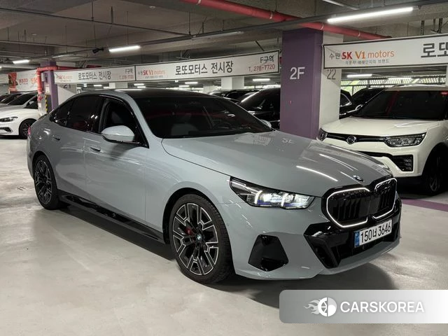 BMW 5 Series (G60) 2026 Светло-серебряный цвет из Кореи, фото 3