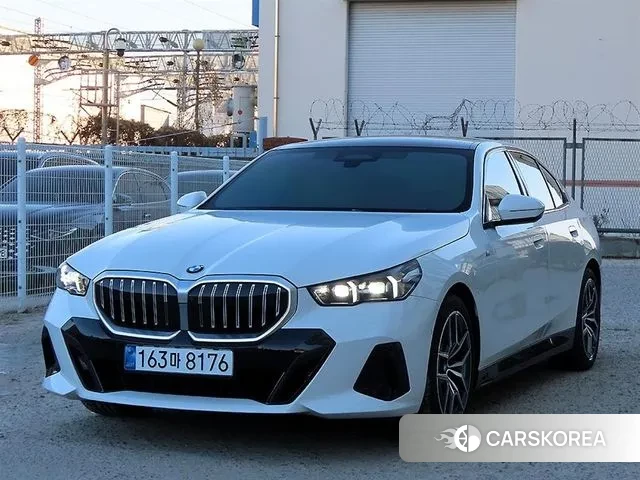 BMW 5 Series (G60) id 3517666 из Кореи 12