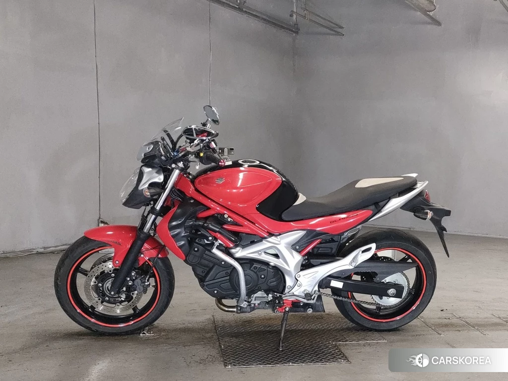 Проданный Suzuki GLADIUS 400 2010 из Японии, фото 2
