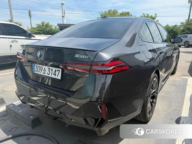 BMW 5 Series (G60) 2025 Серый из Кореи, фото 5